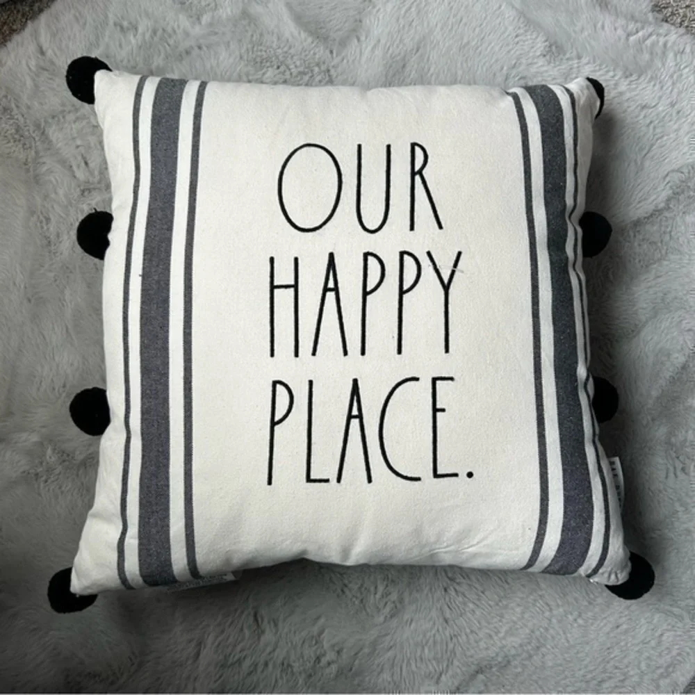 ❄️NWT Rae Dunn Our happy place - throw pillow 19x19